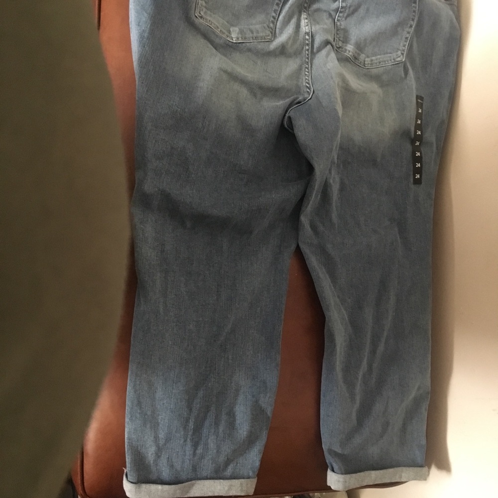 Torrid boyfriend crop distressed jeans 24 and 26 - Picture 7 of 8